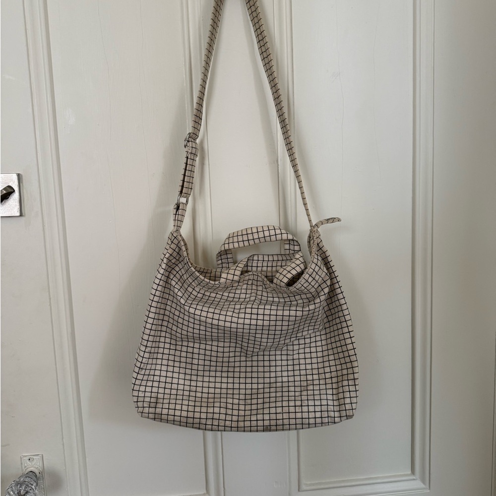 BAGGU Cream Shoulder Bag with Black Grid